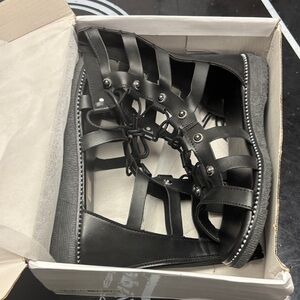 Open shoes European shoe size 40 = US women’s 9-9.5 Look new in the box